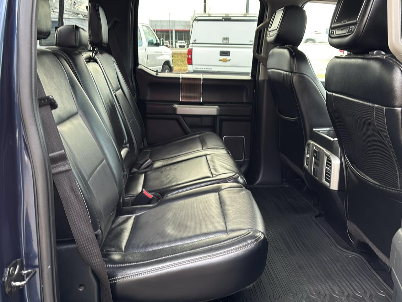 Ford F-150 4WD SuperCrew 145" Lariat 2016