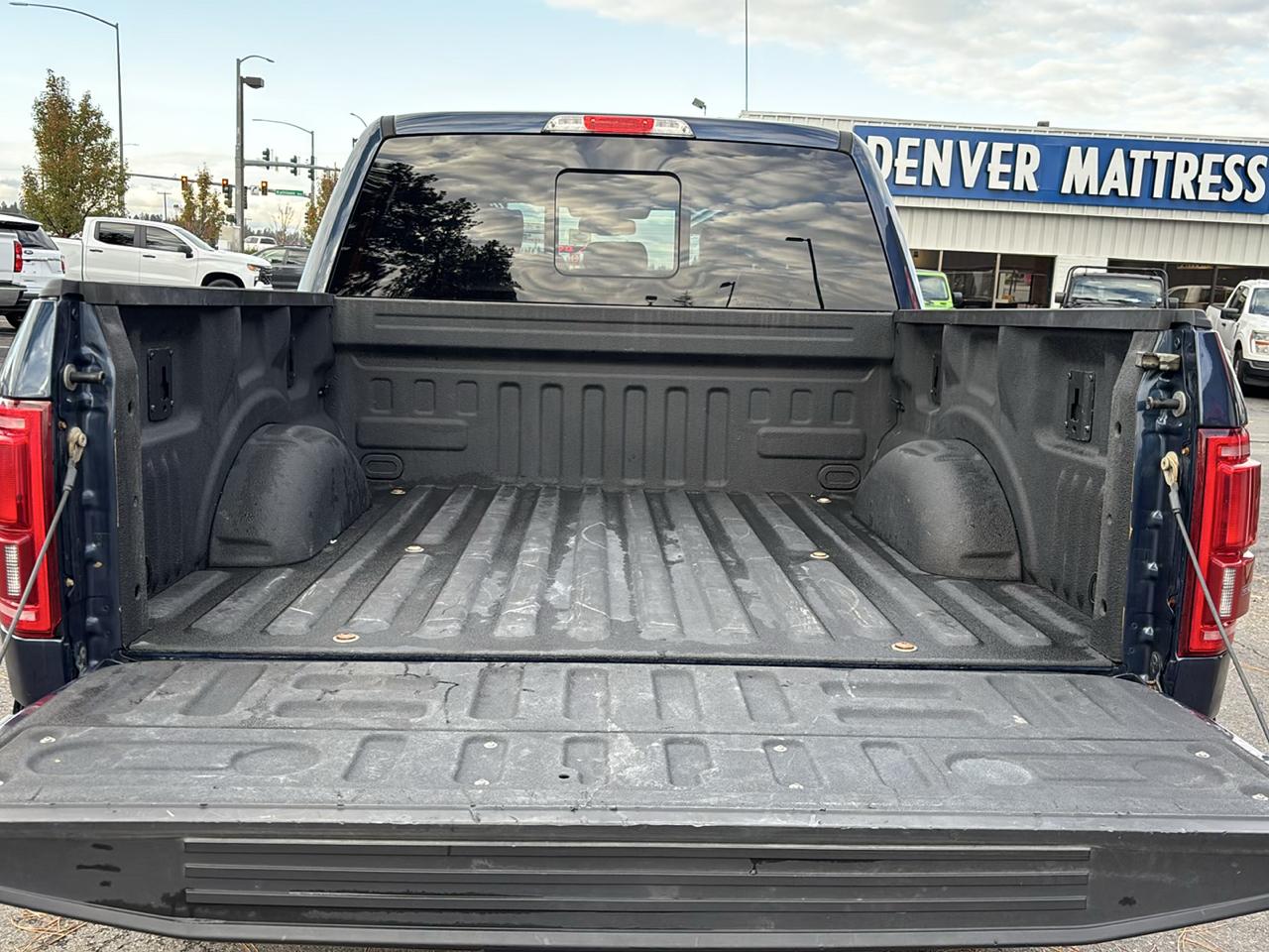 Ford F-150 4WD SuperCrew 145" Lariat 2016