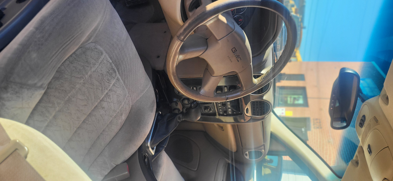 GMC Envoy SLE 4WD 2004