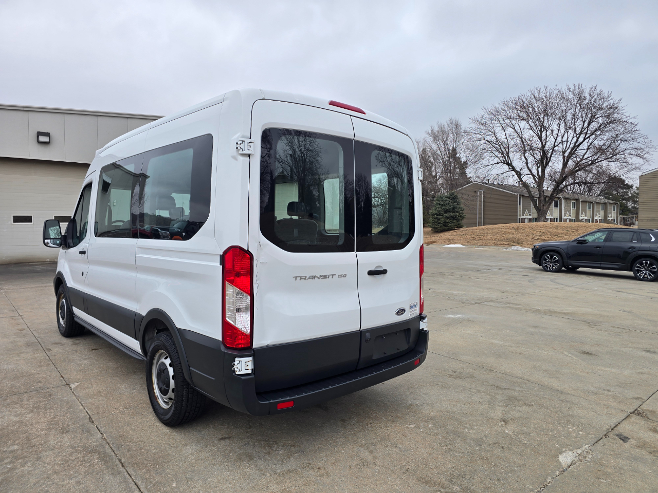 Ford Transit 150 Wagon Med. Roof XL w/Sliding Pass. 130-in. WB 2017