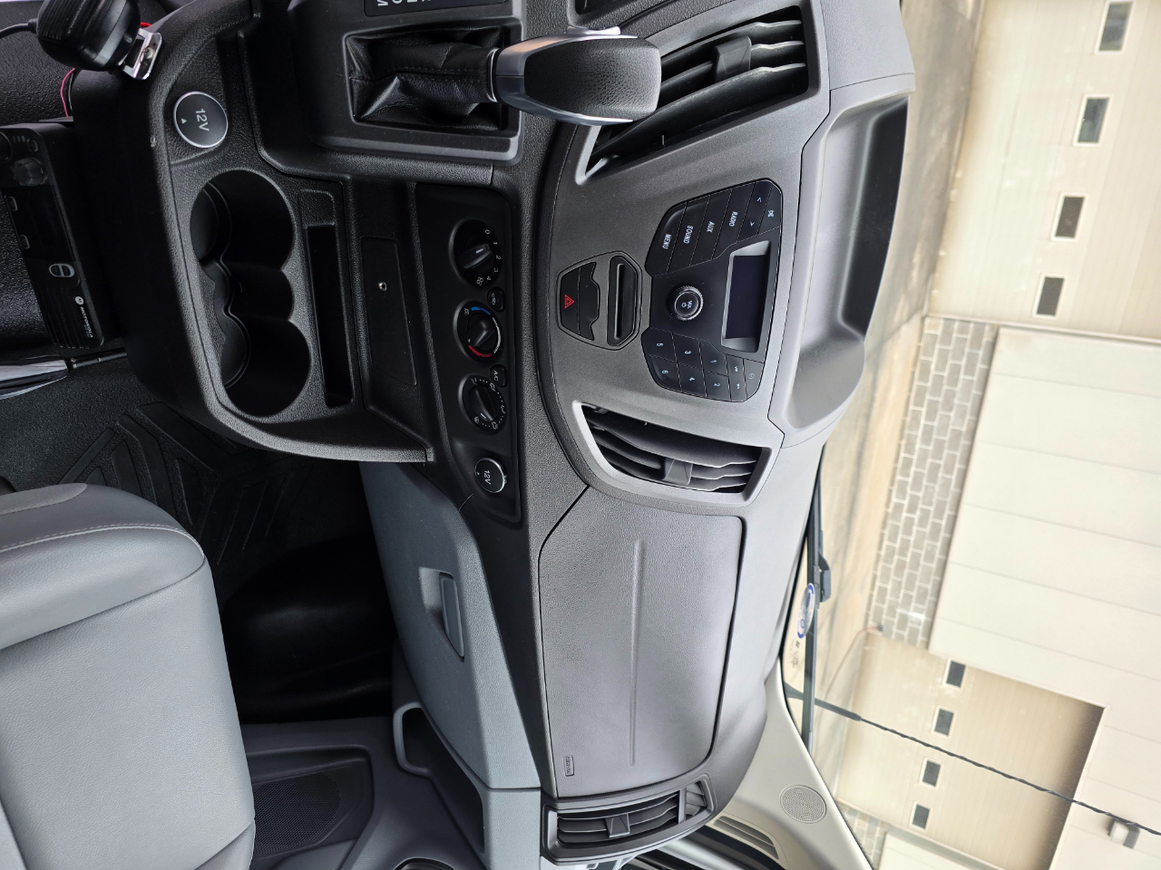 Ford Transit 150 Wagon Med. Roof XL w/Sliding Pass. 130-in. WB 2017