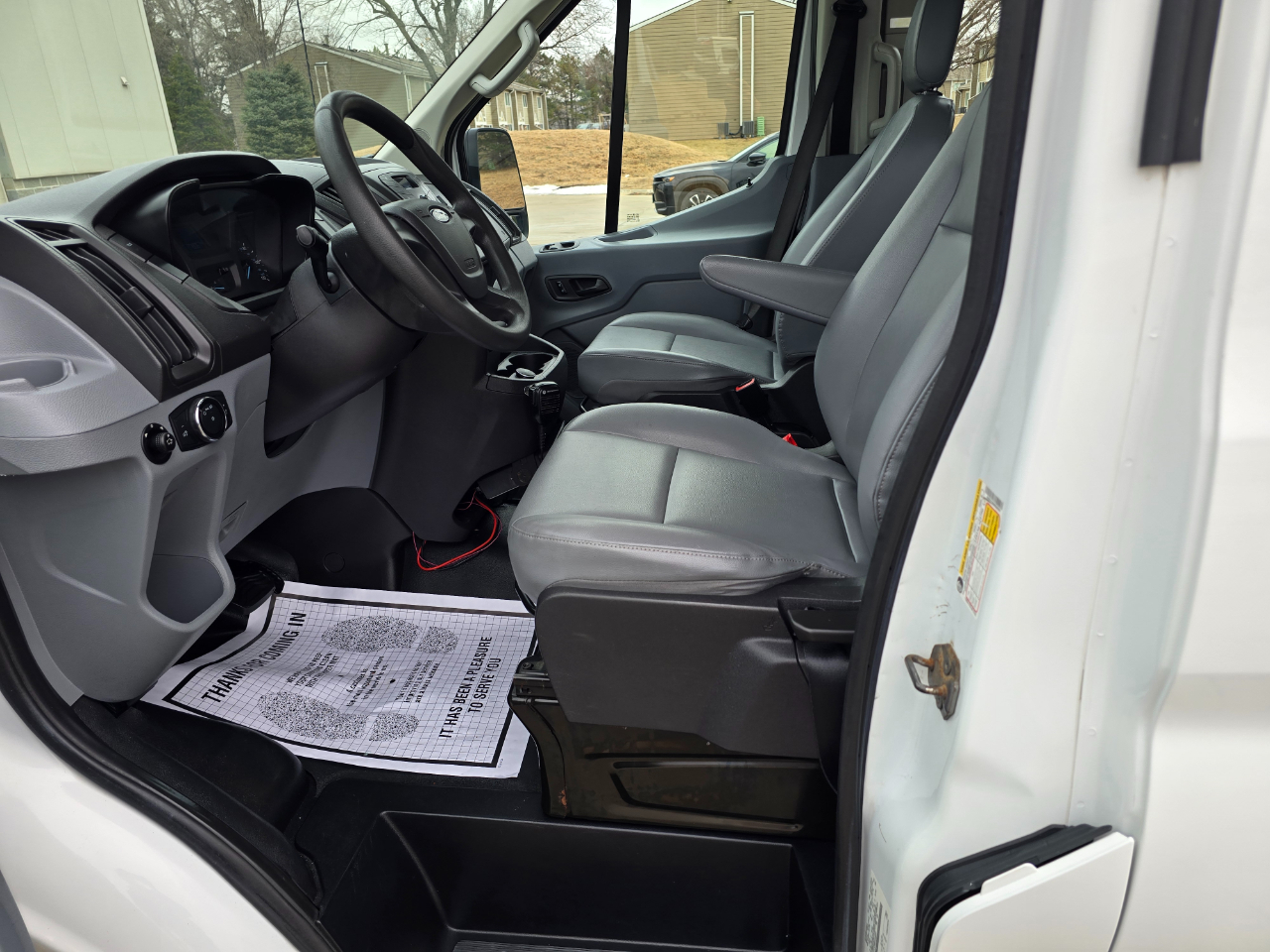 Ford Transit 150 Wagon Med. Roof XL w/Sliding Pass. 130-in. WB 2017