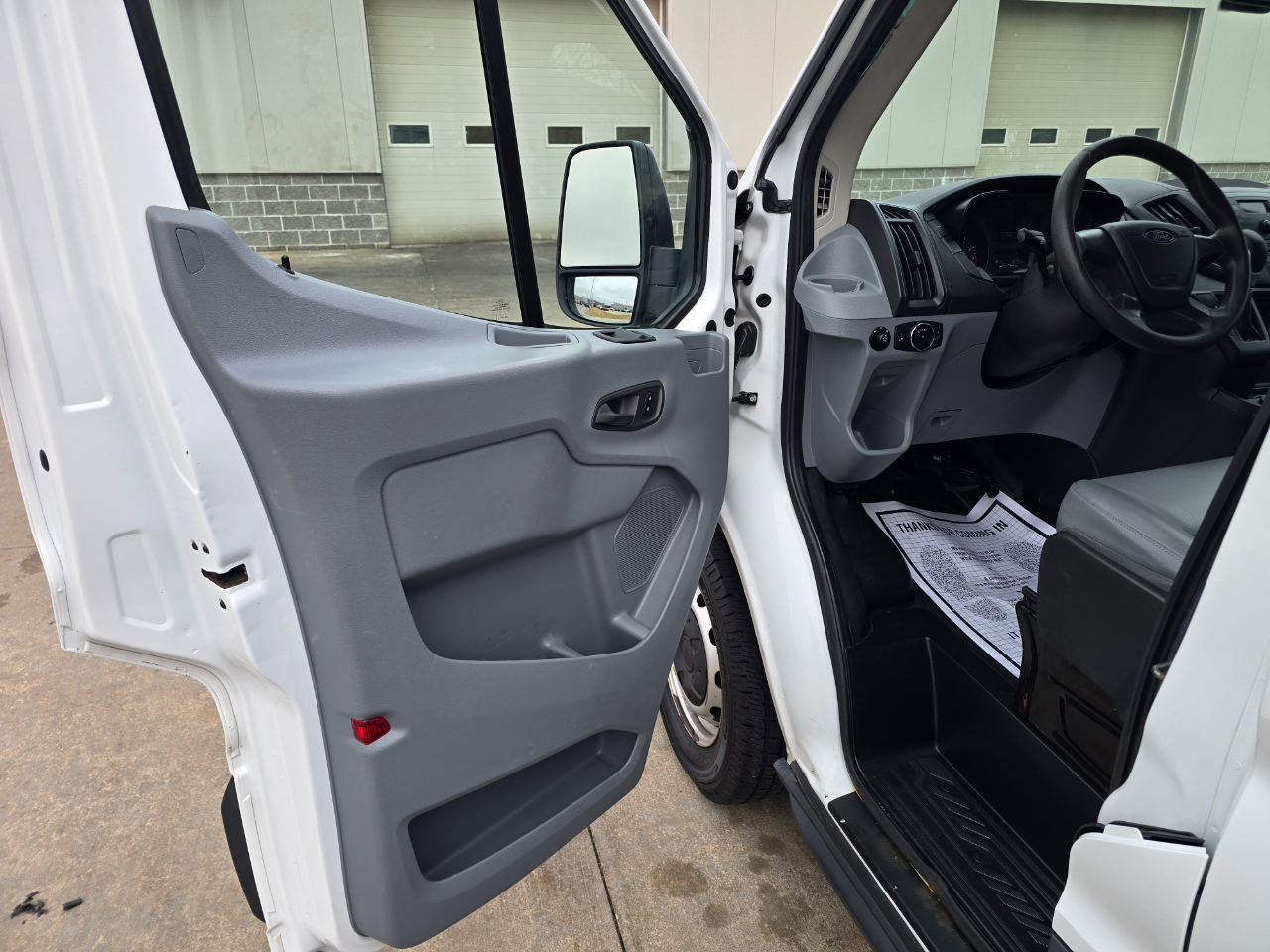 Ford Transit 150 Wagon Med. Roof XL w/Sliding Pass. 130-in. WB 2017