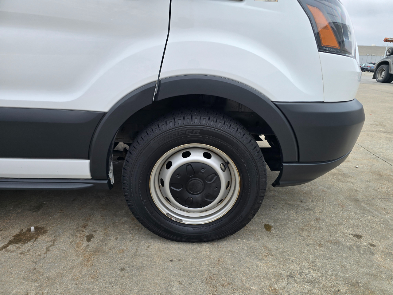 Ford Transit 150 Wagon Med. Roof XL w/Sliding Pass. 130-in. WB 2017