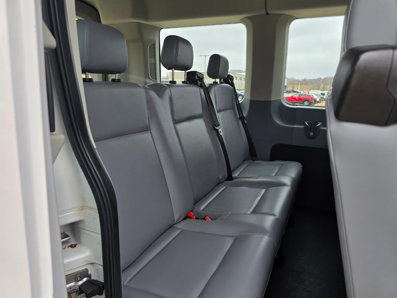 Ford Transit 150 Wagon Med. Roof XL w/Sliding Pass. 130-in. WB 2017