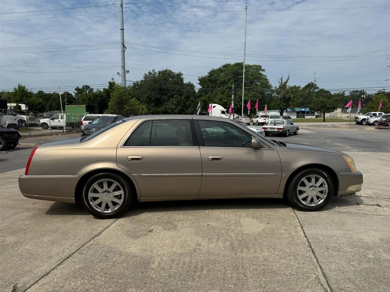 Cadillac DTS Sedan 2007