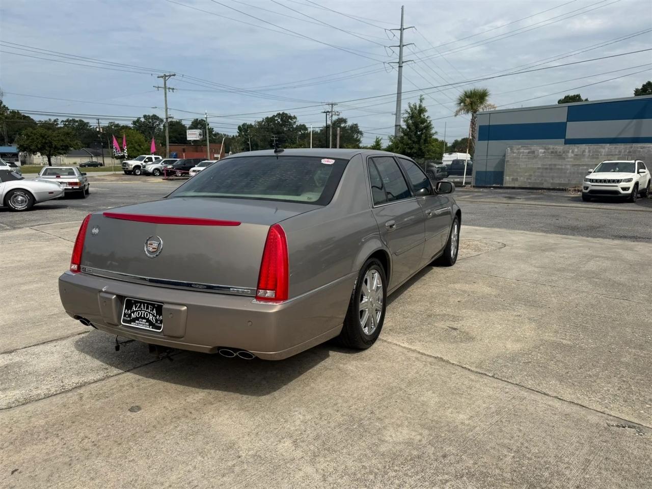 Cadillac DTS Sedan 2007