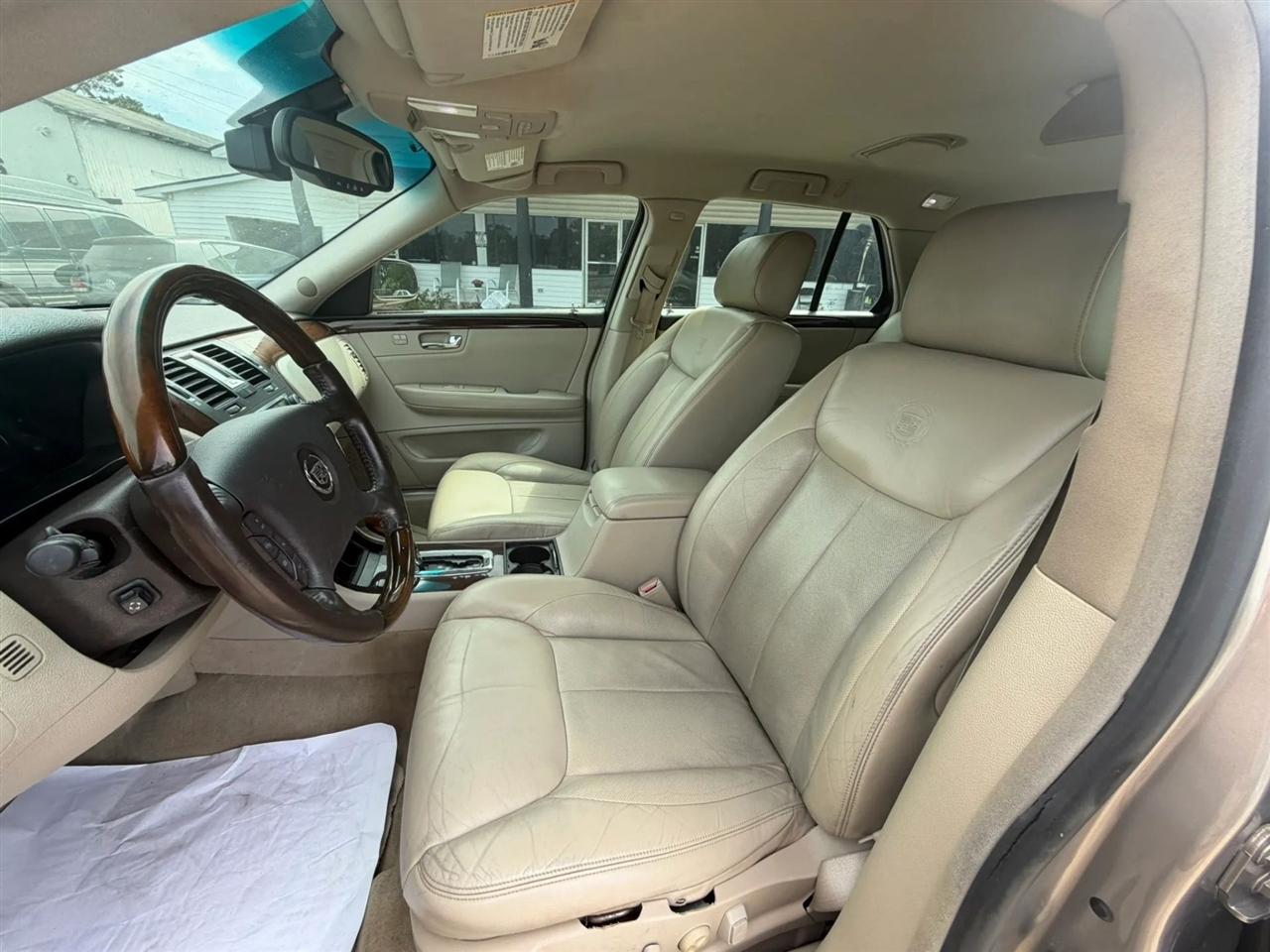 Cadillac DTS Sedan 2007