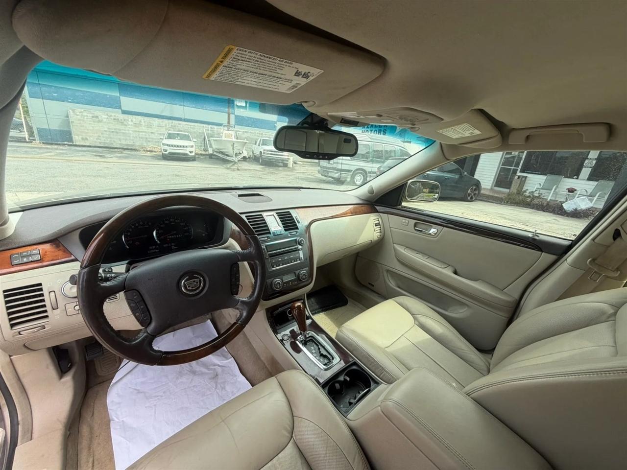 Cadillac DTS Sedan 2007