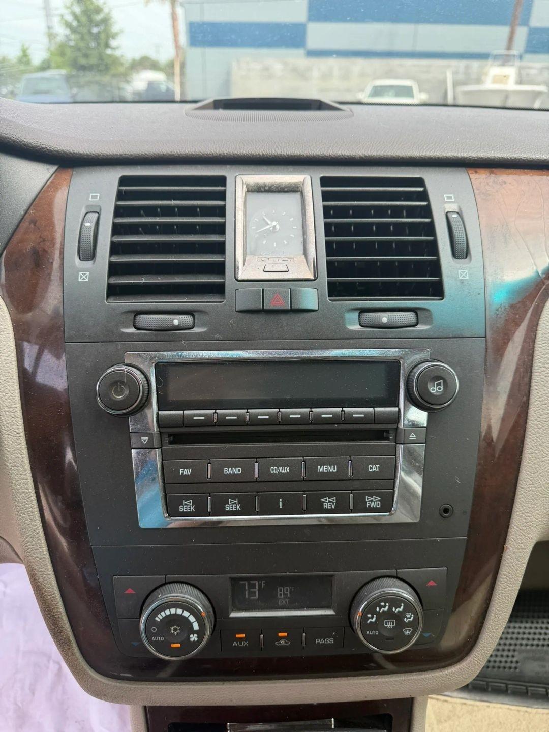 Cadillac DTS Sedan 2007