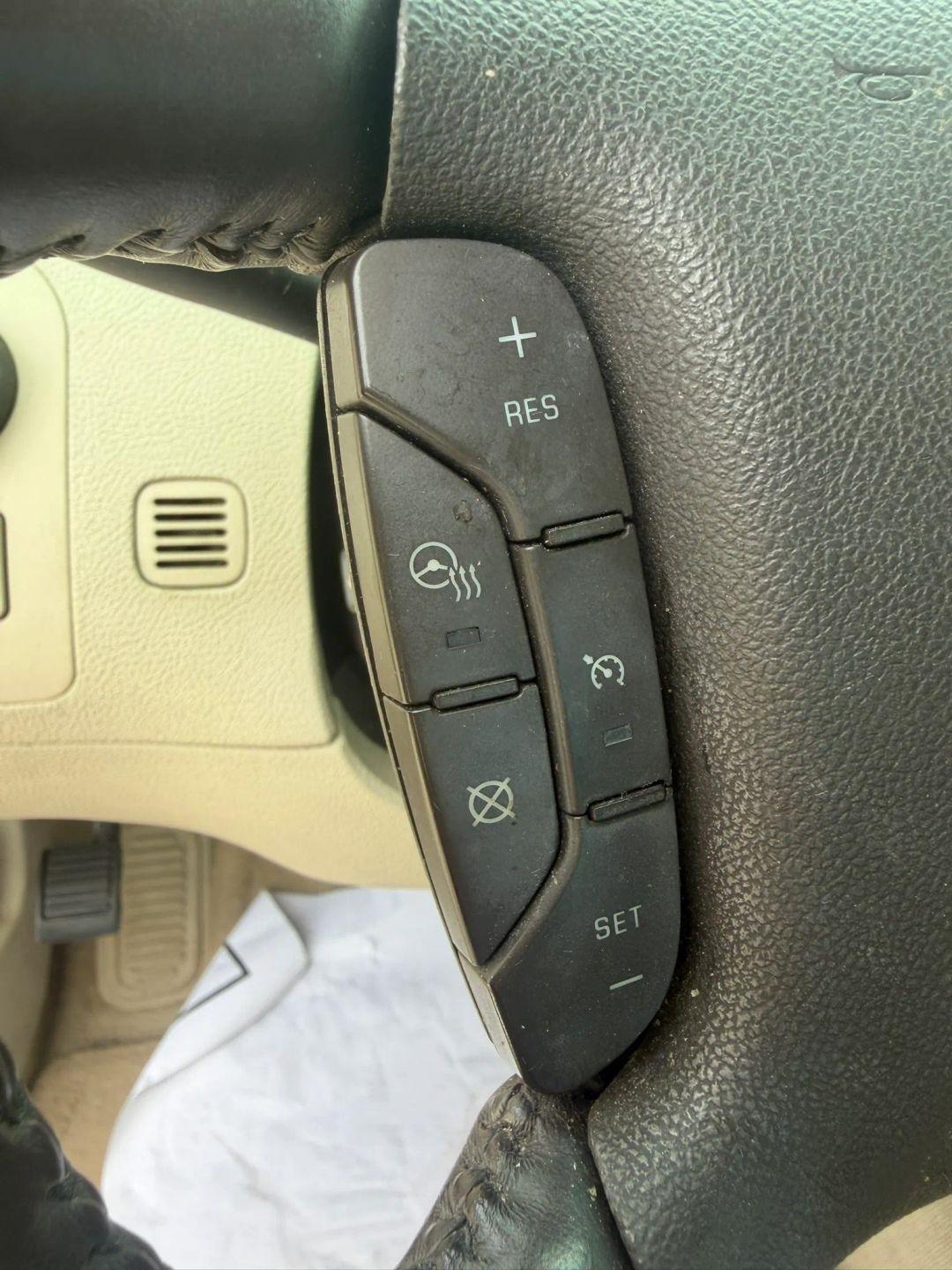Cadillac DTS Sedan 2007