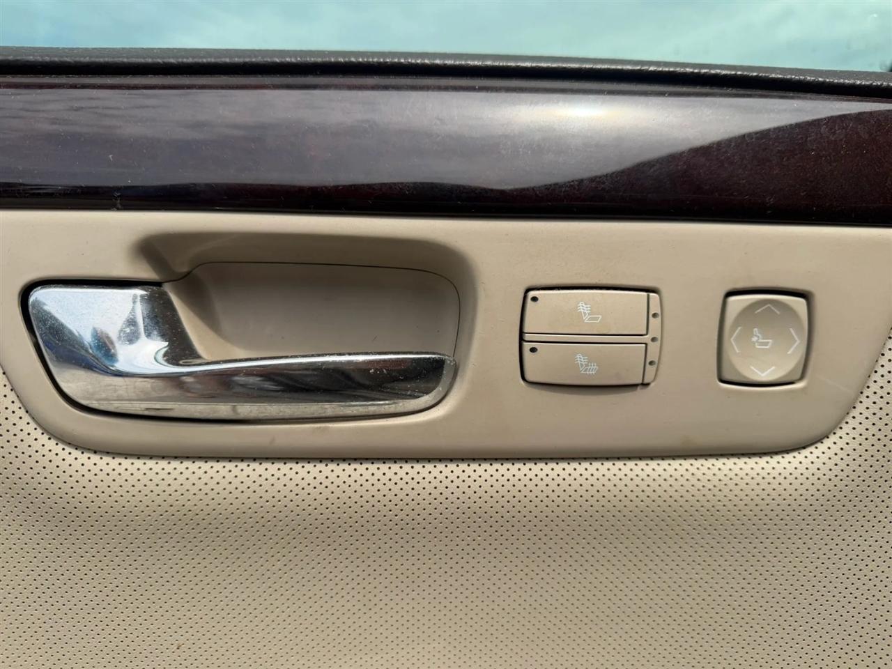 Cadillac DTS Sedan 2007