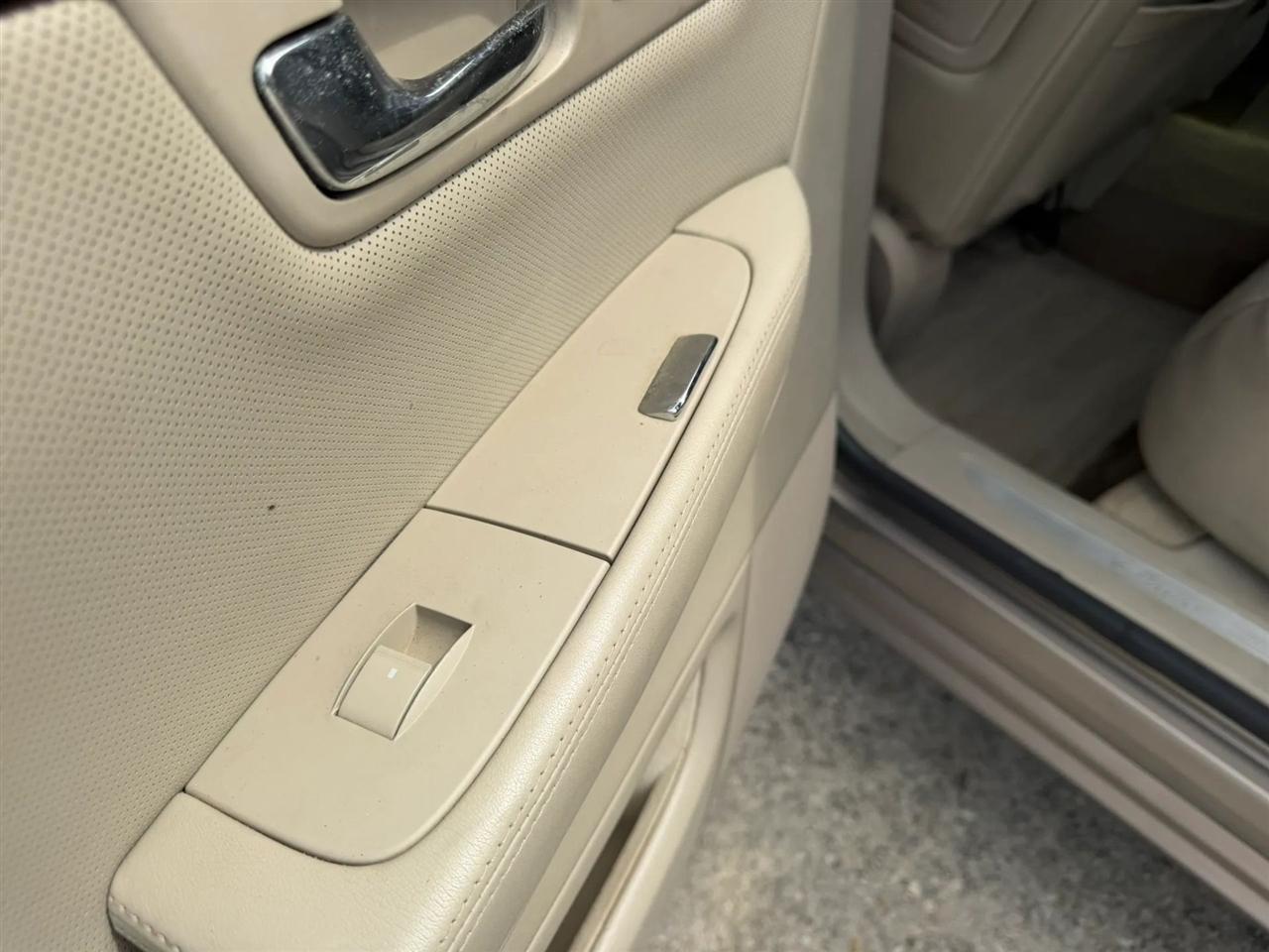 Cadillac DTS Sedan 2007