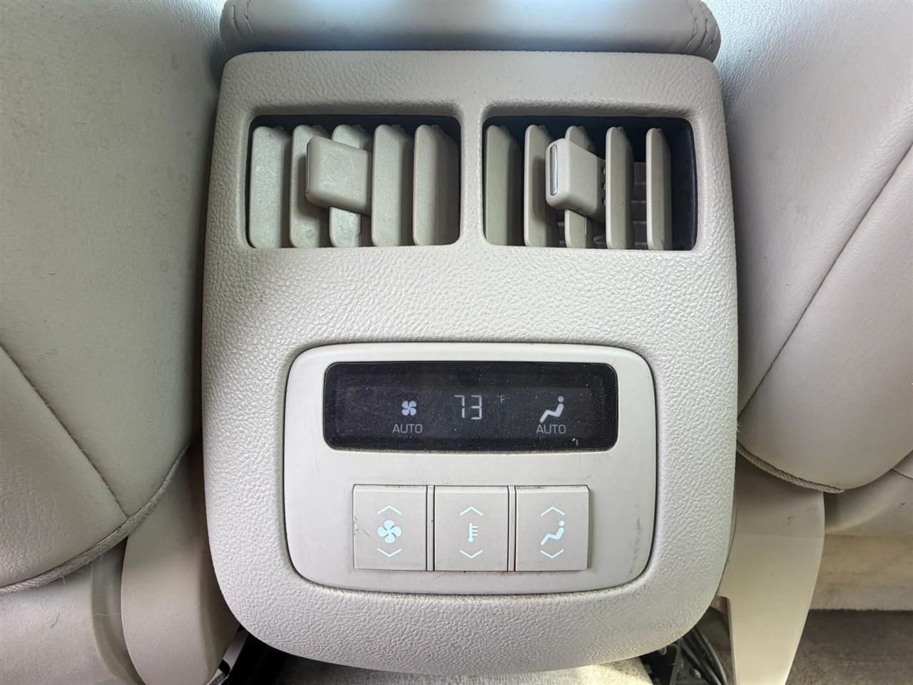 Cadillac DTS Sedan 2007