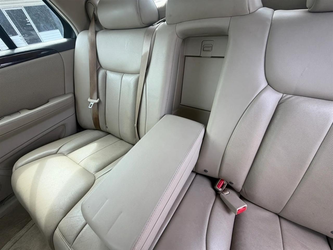 Cadillac DTS Sedan 2007