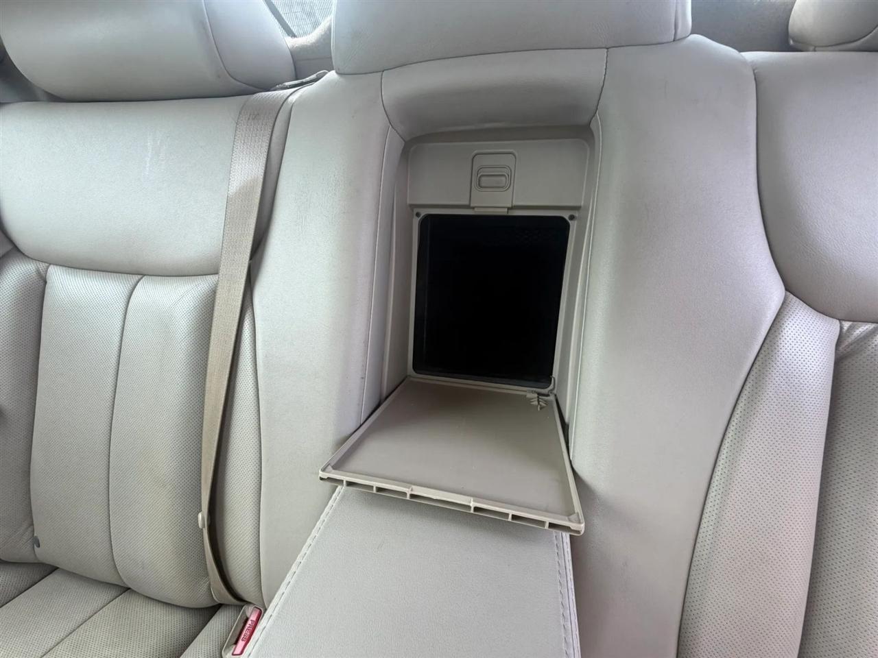 Cadillac DTS Sedan 2007