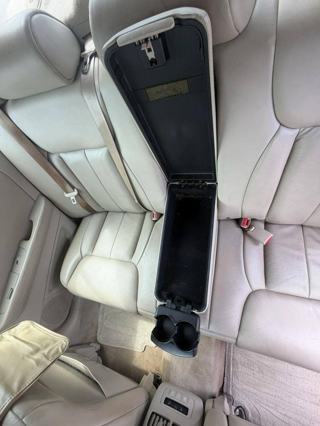 Cadillac DTS Sedan 2007