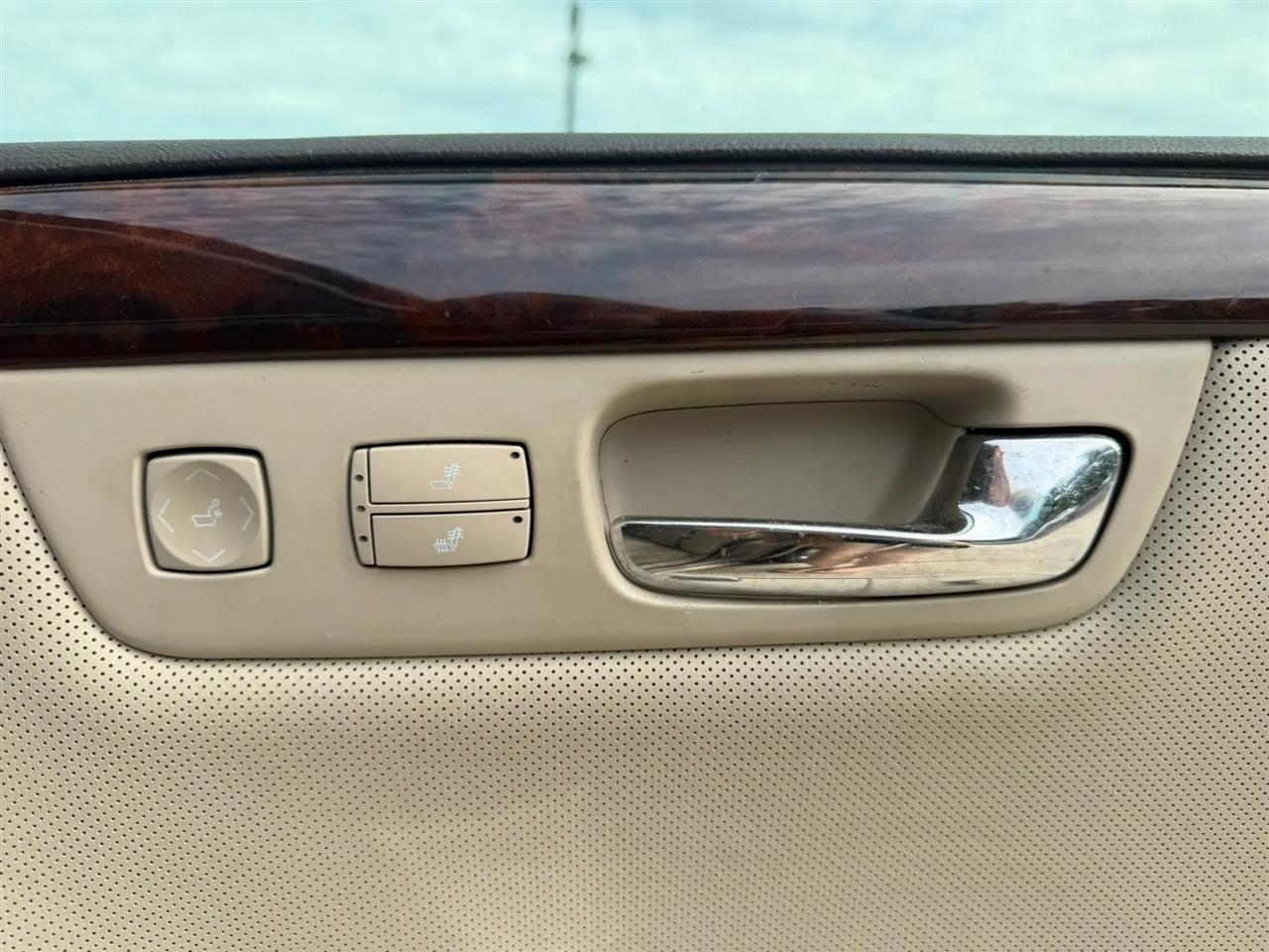 Cadillac DTS Sedan 2007
