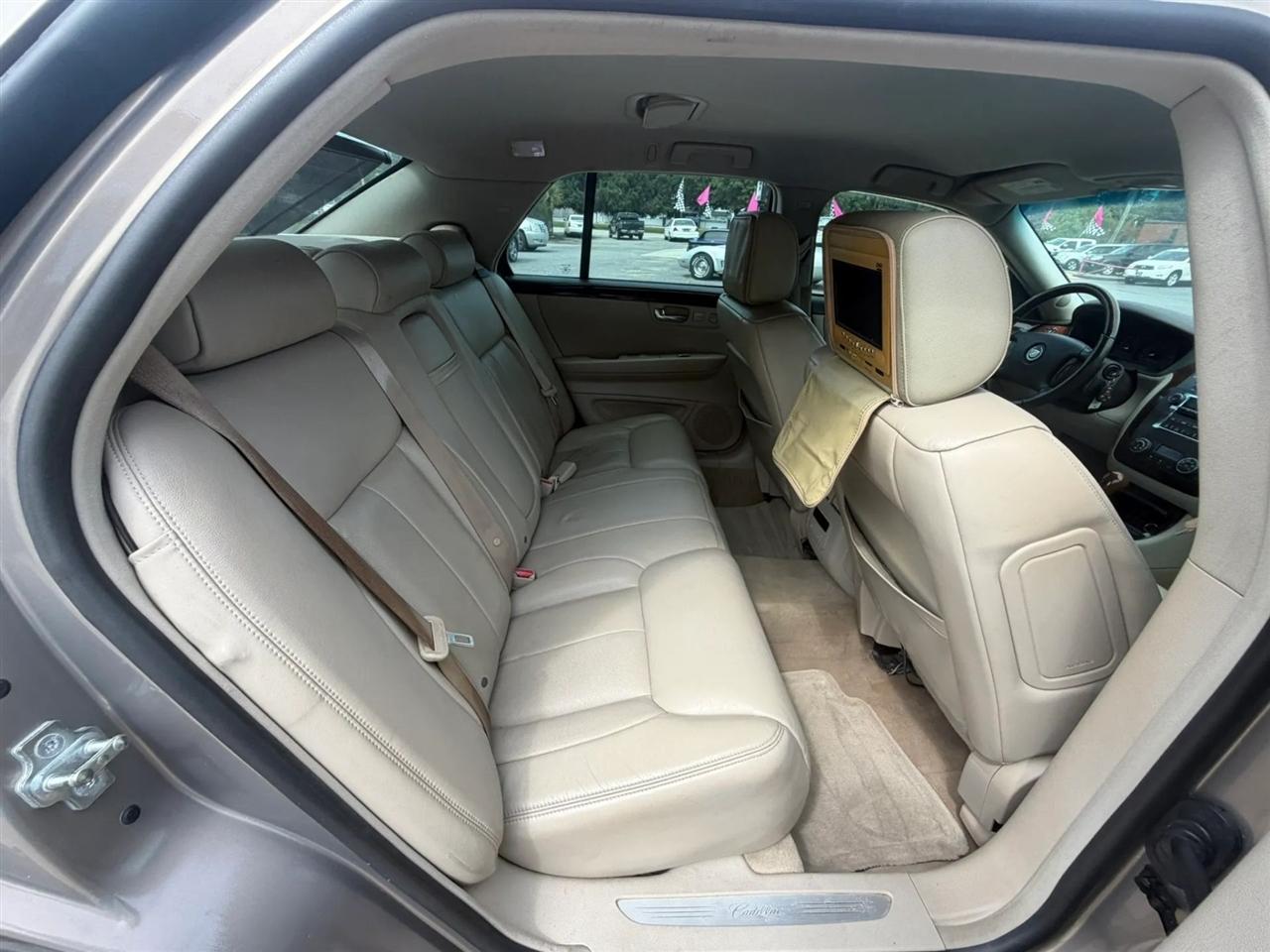 Cadillac DTS Sedan 2007