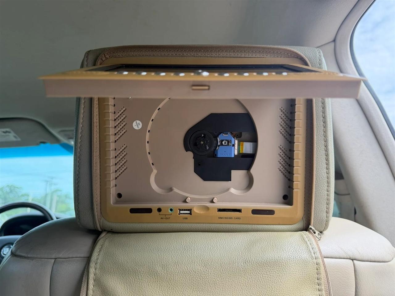 Cadillac DTS Sedan 2007