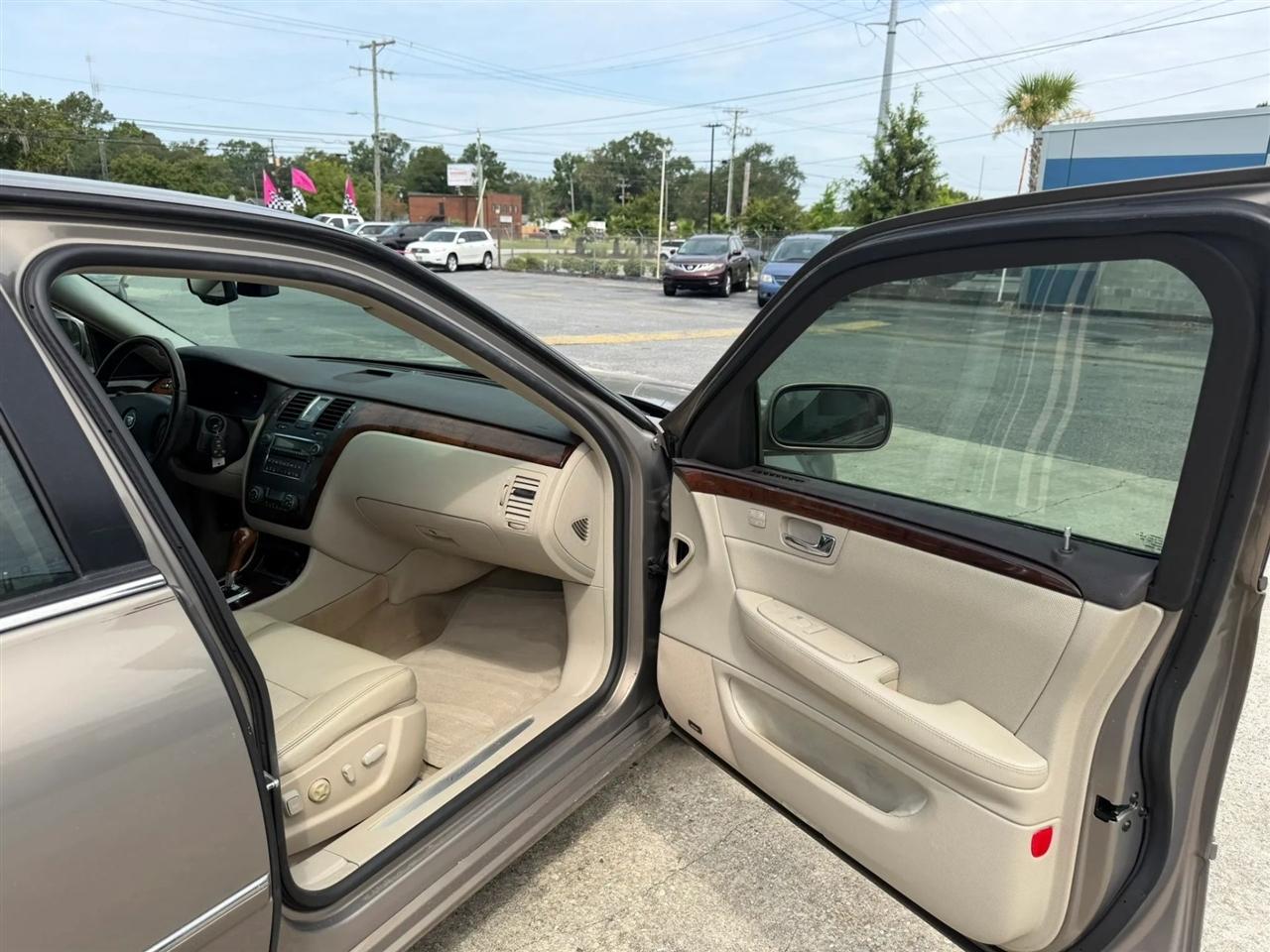 Cadillac DTS Sedan 2007