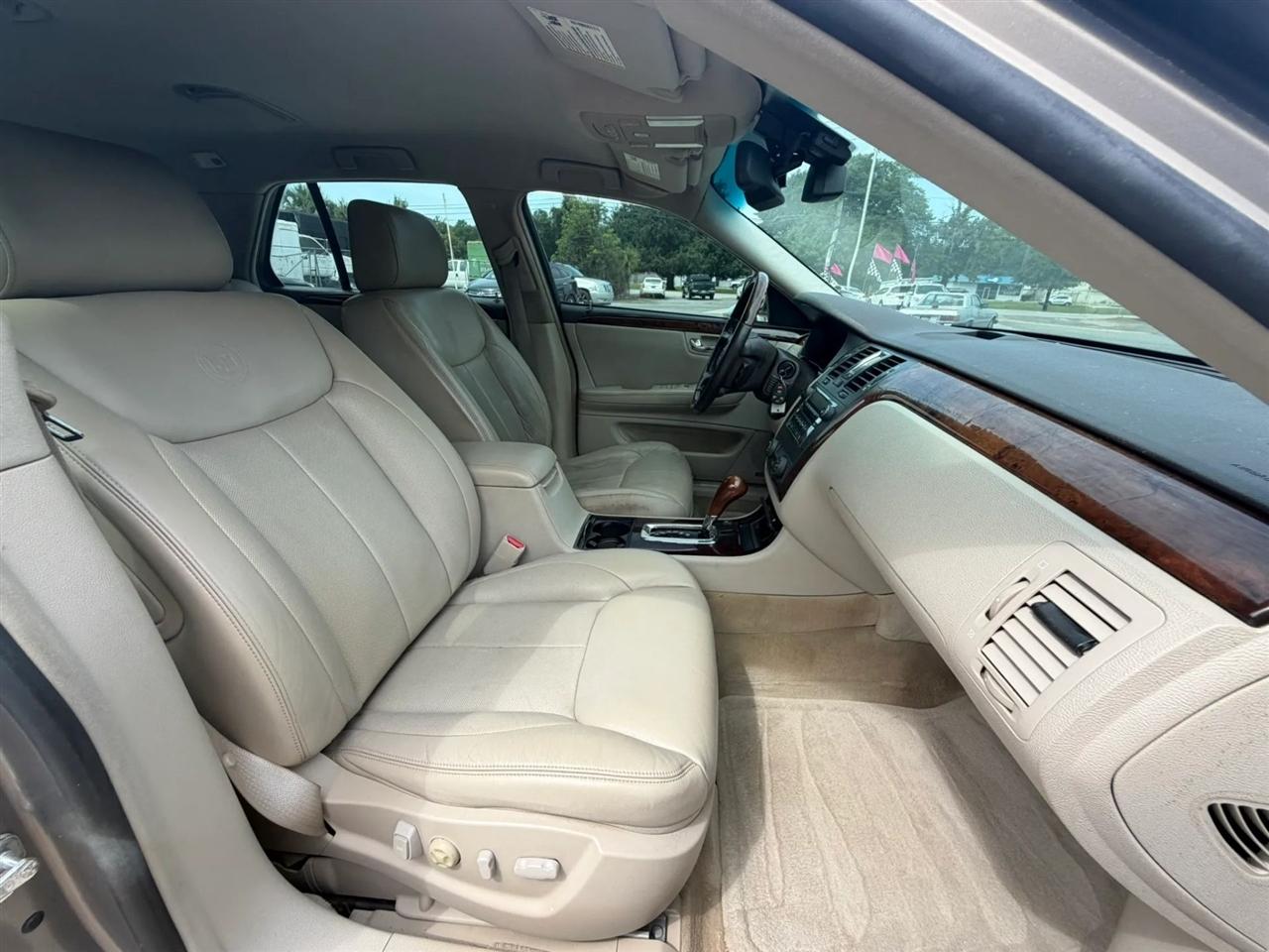 Cadillac DTS Sedan 2007