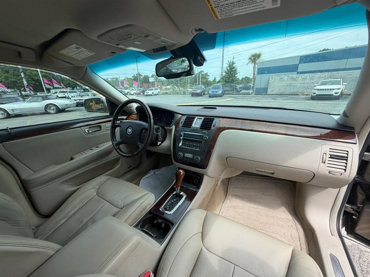 Cadillac DTS Sedan 2007