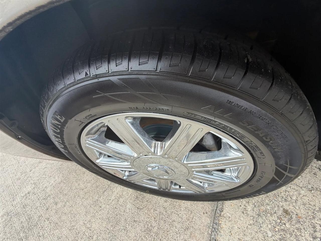 Cadillac DTS Sedan 2007