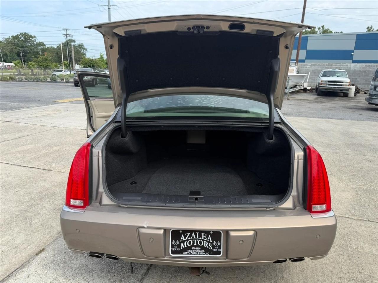 Cadillac DTS Sedan 2007
