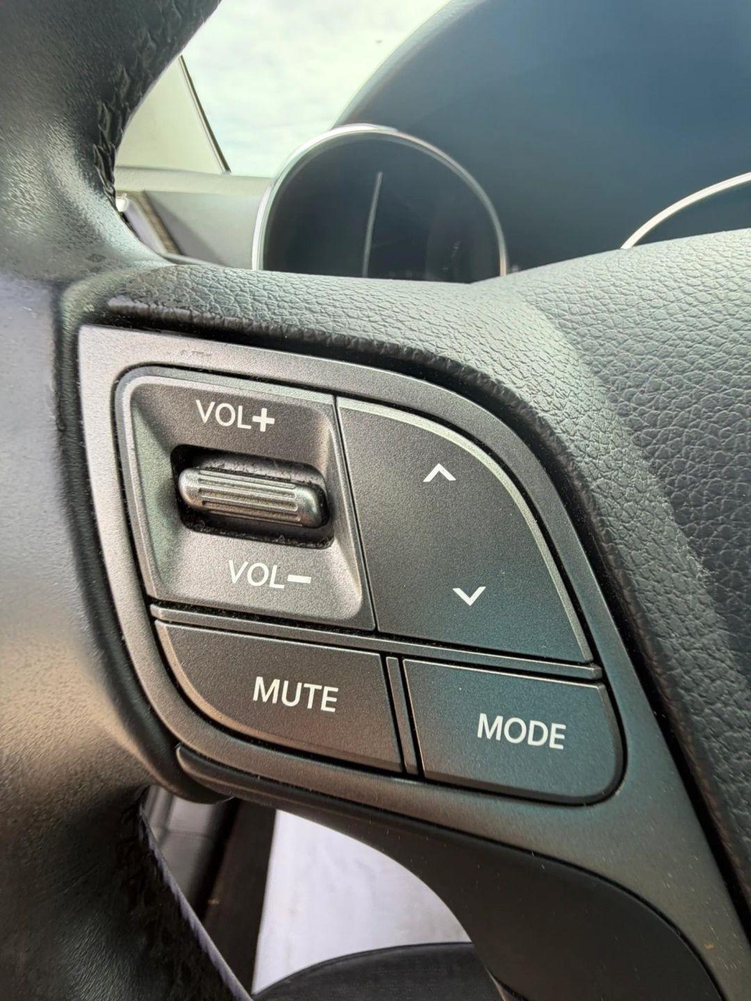 Hyundai Santa Fe Limited FWD 2013