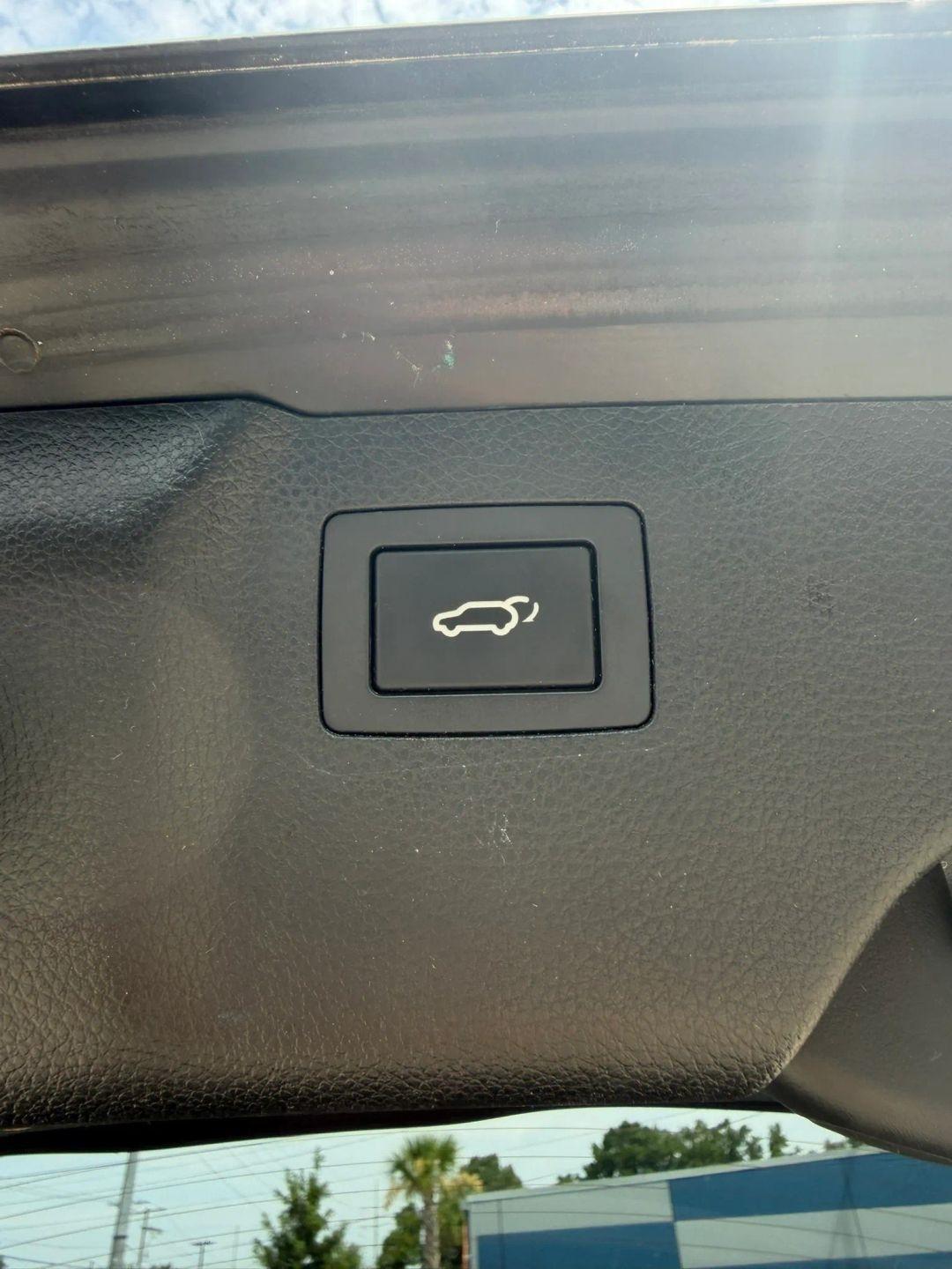 Hyundai Santa Fe Limited FWD 2013