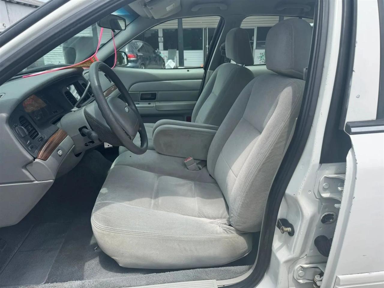 Ford Crown Victoria Standard 2003