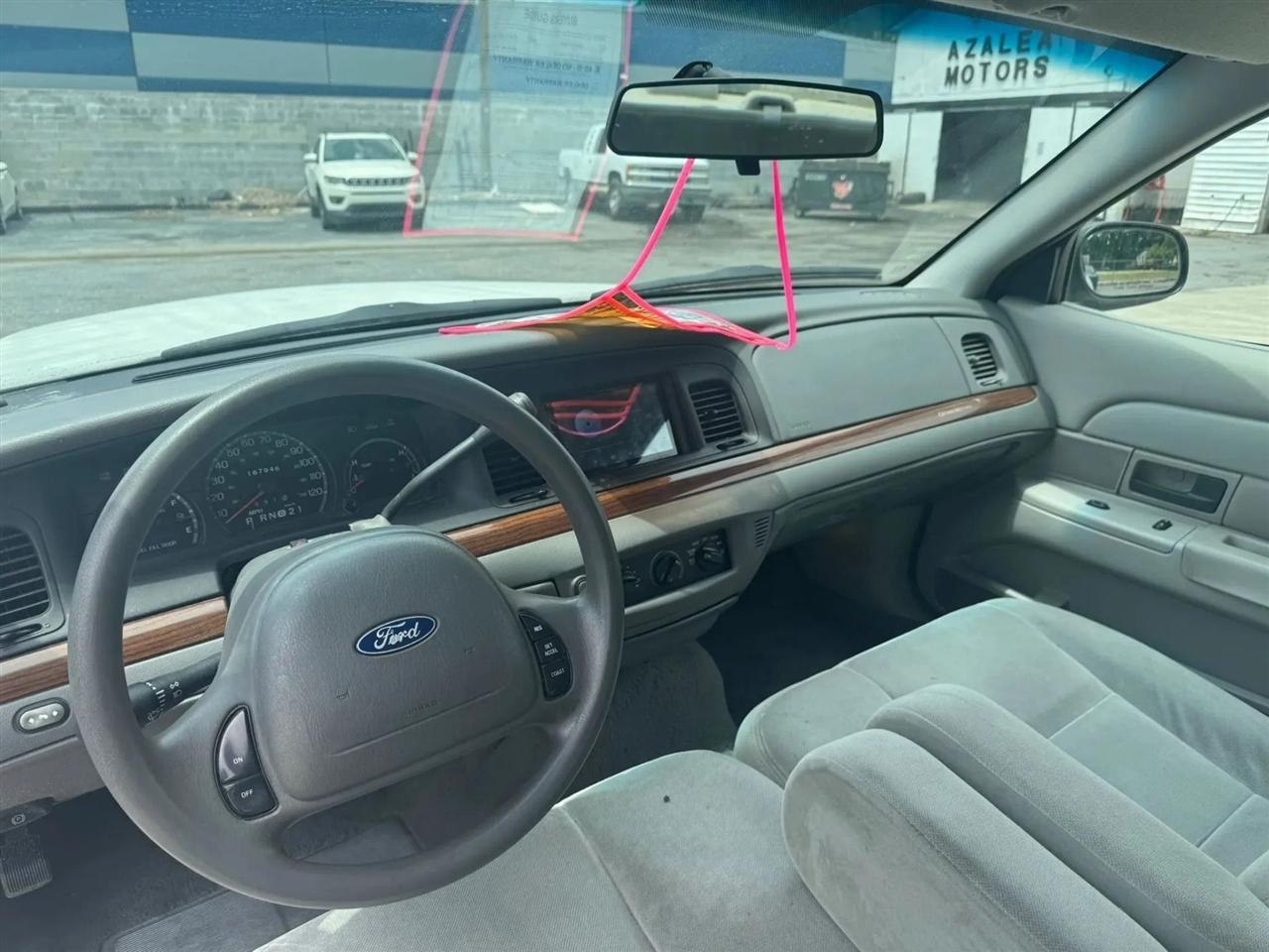 Ford Crown Victoria Standard 2003