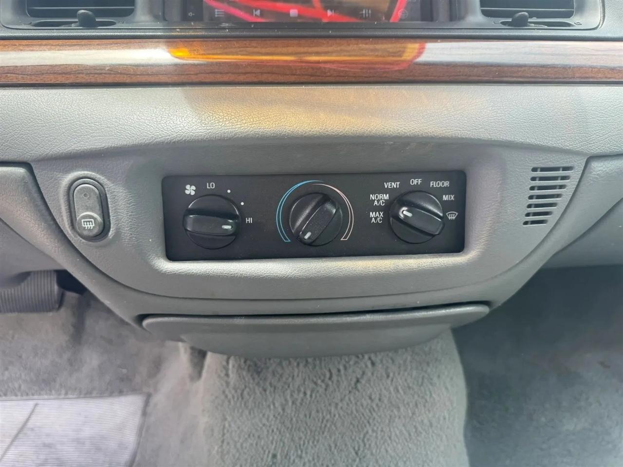 Ford Crown Victoria Standard 2003