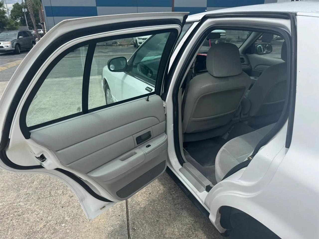 Ford Crown Victoria Standard 2003