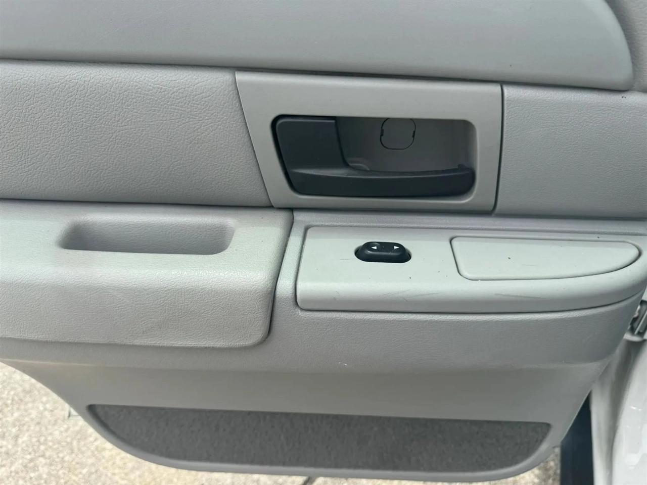 Ford Crown Victoria Standard 2003