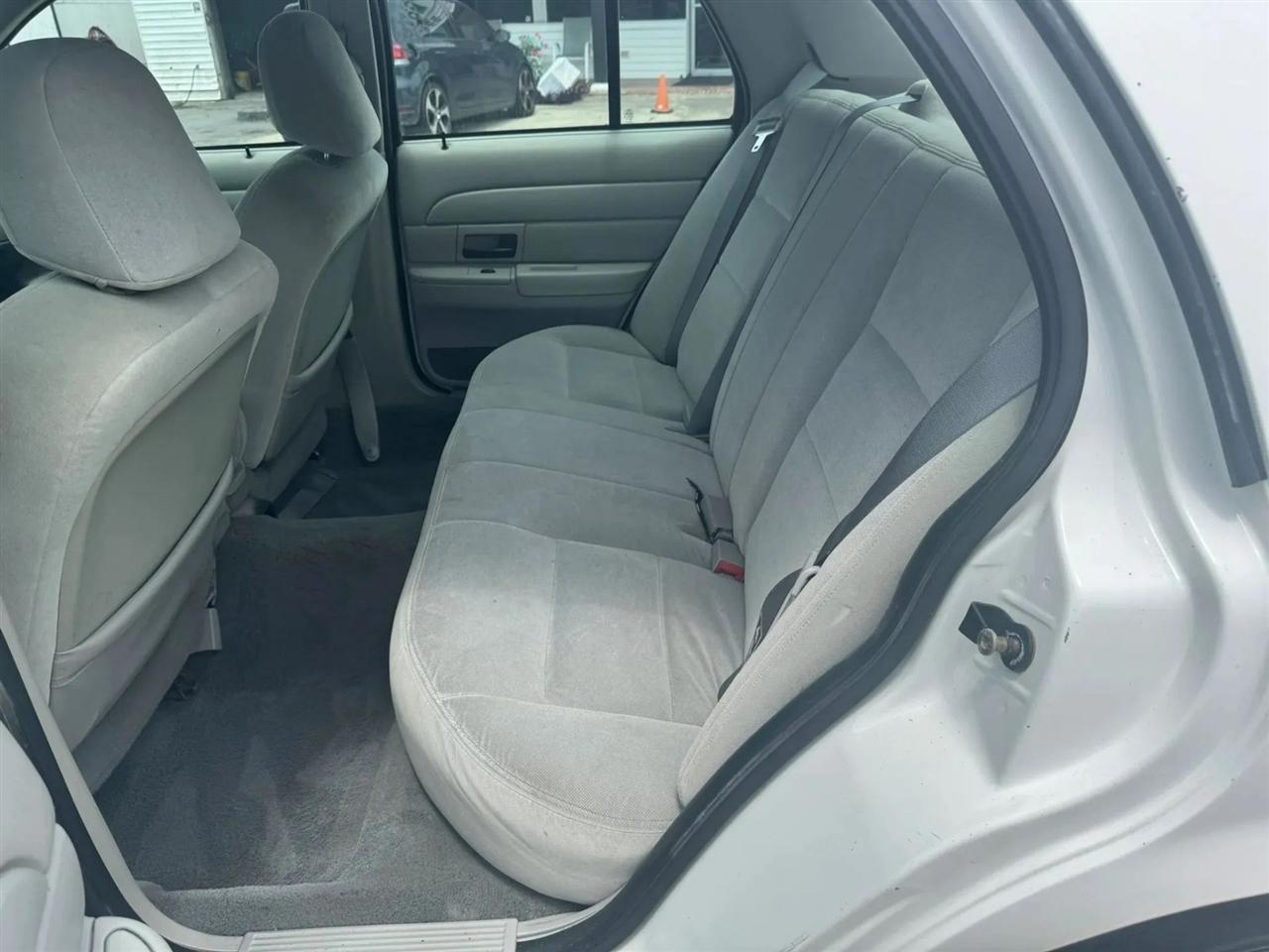 Ford Crown Victoria Standard 2003