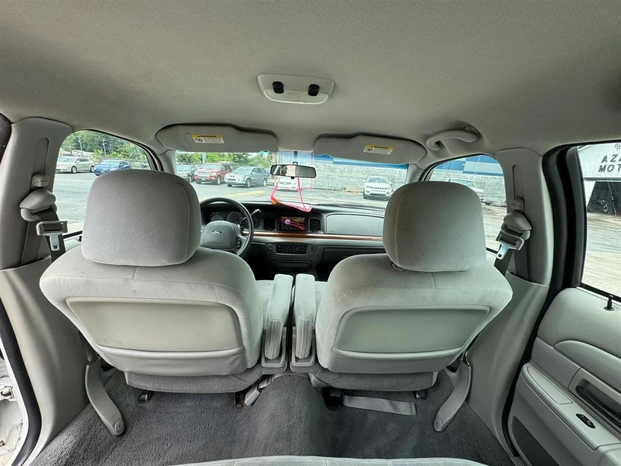 Ford Crown Victoria Standard 2003