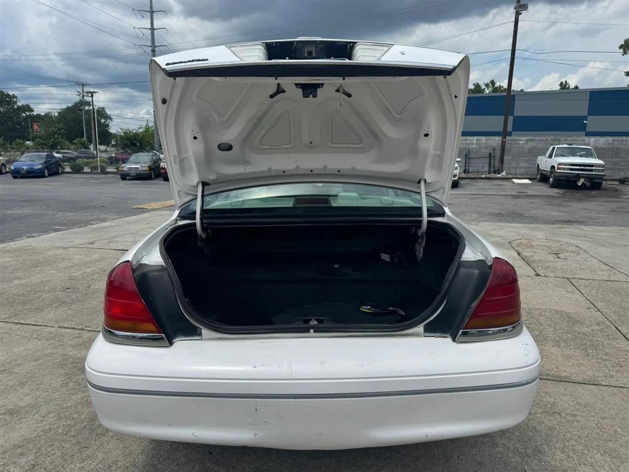 Ford Crown Victoria Standard 2003