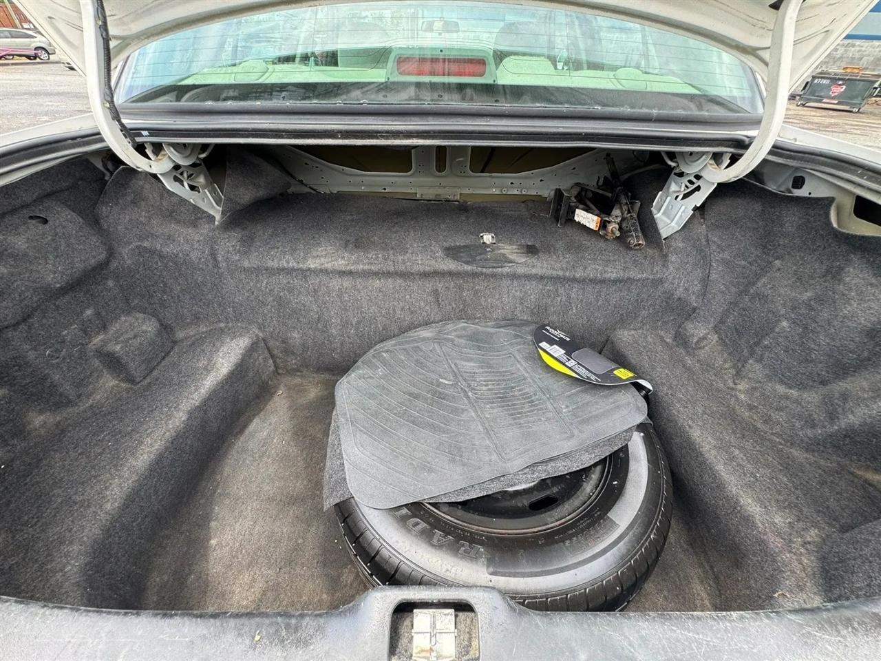 Ford Crown Victoria Standard 2003