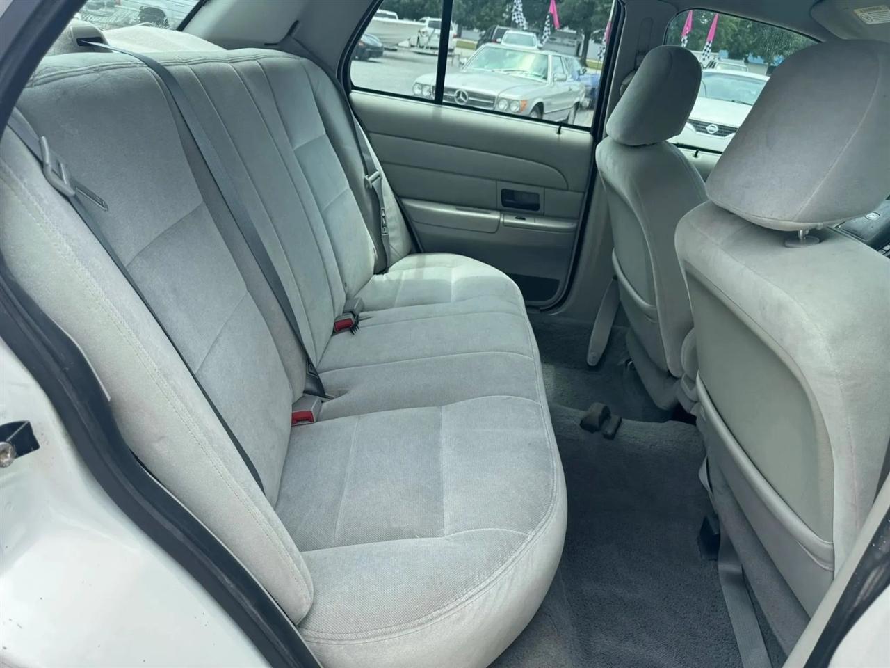 Ford Crown Victoria Standard 2003