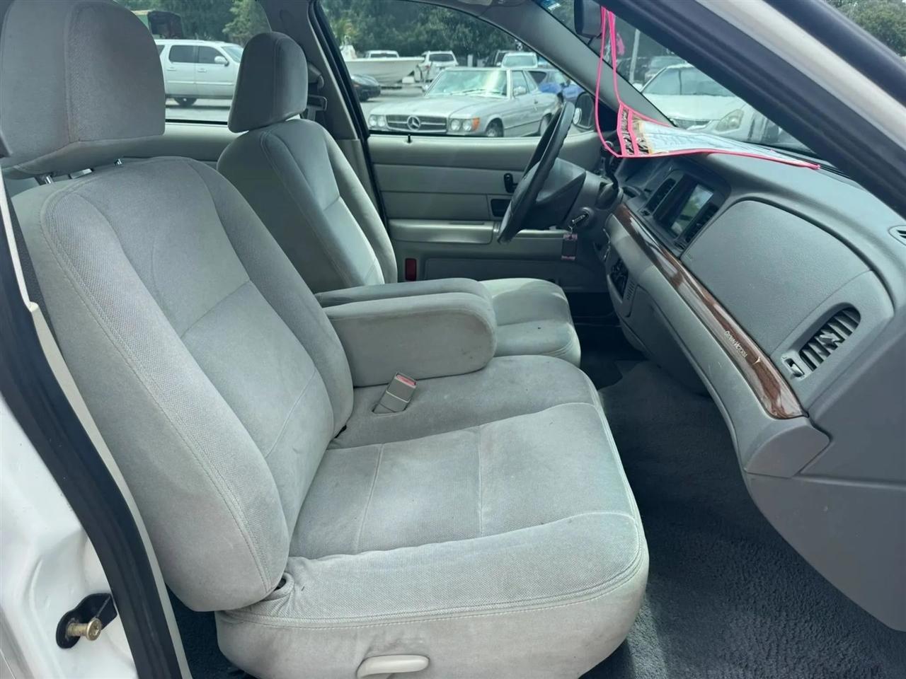 Ford Crown Victoria Standard 2003