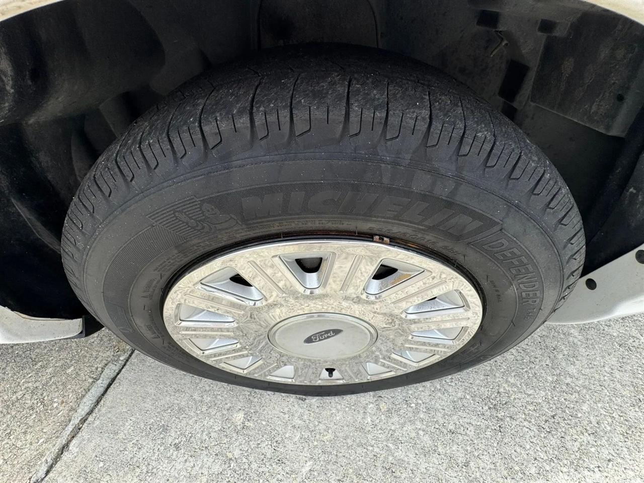 Ford Crown Victoria Standard 2003