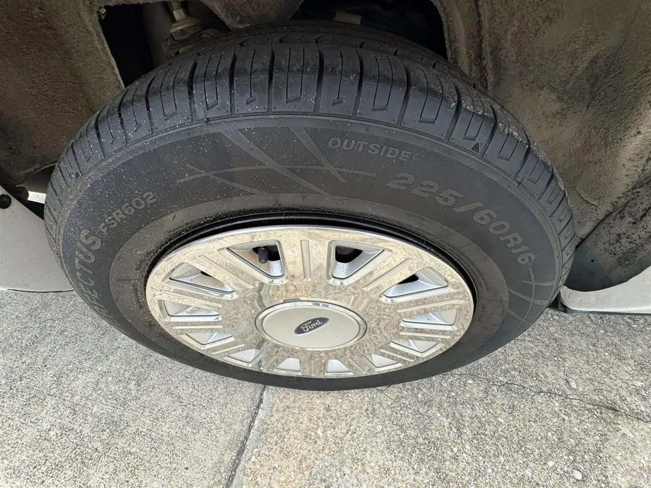 Ford Crown Victoria Standard 2003