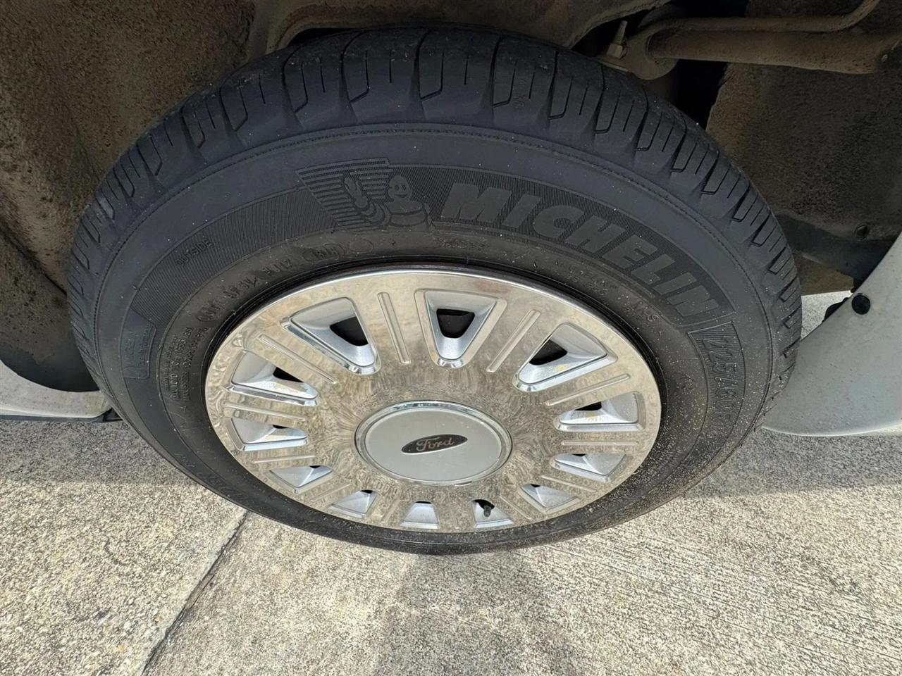 Ford Crown Victoria Standard 2003