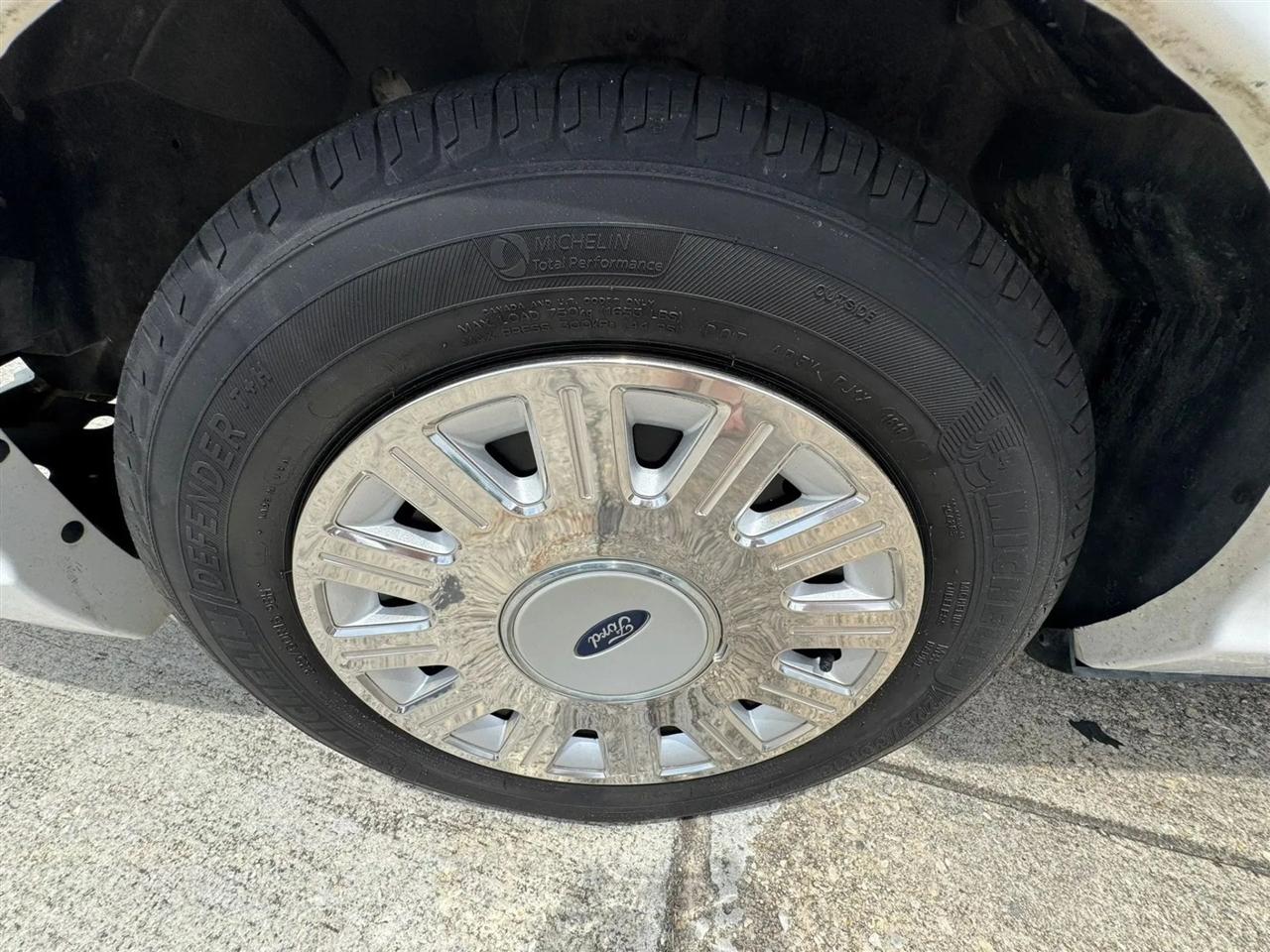 Ford Crown Victoria Standard 2003