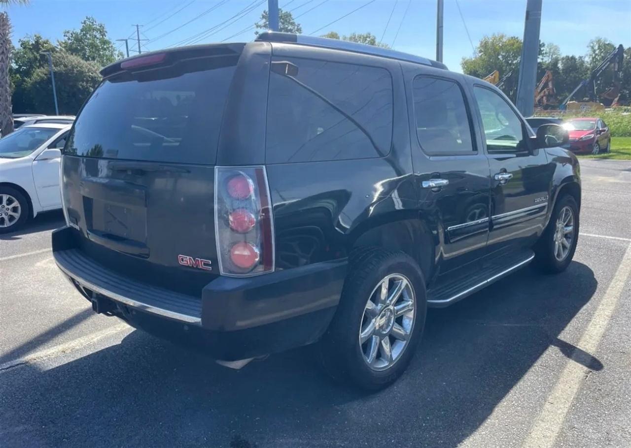 GMC Yukon Denali AWD 2007