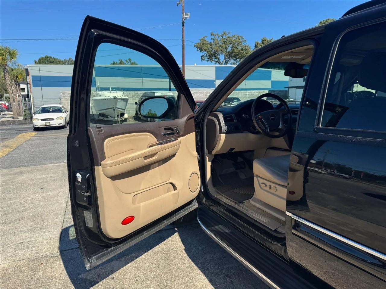 GMC Yukon Denali AWD 2007