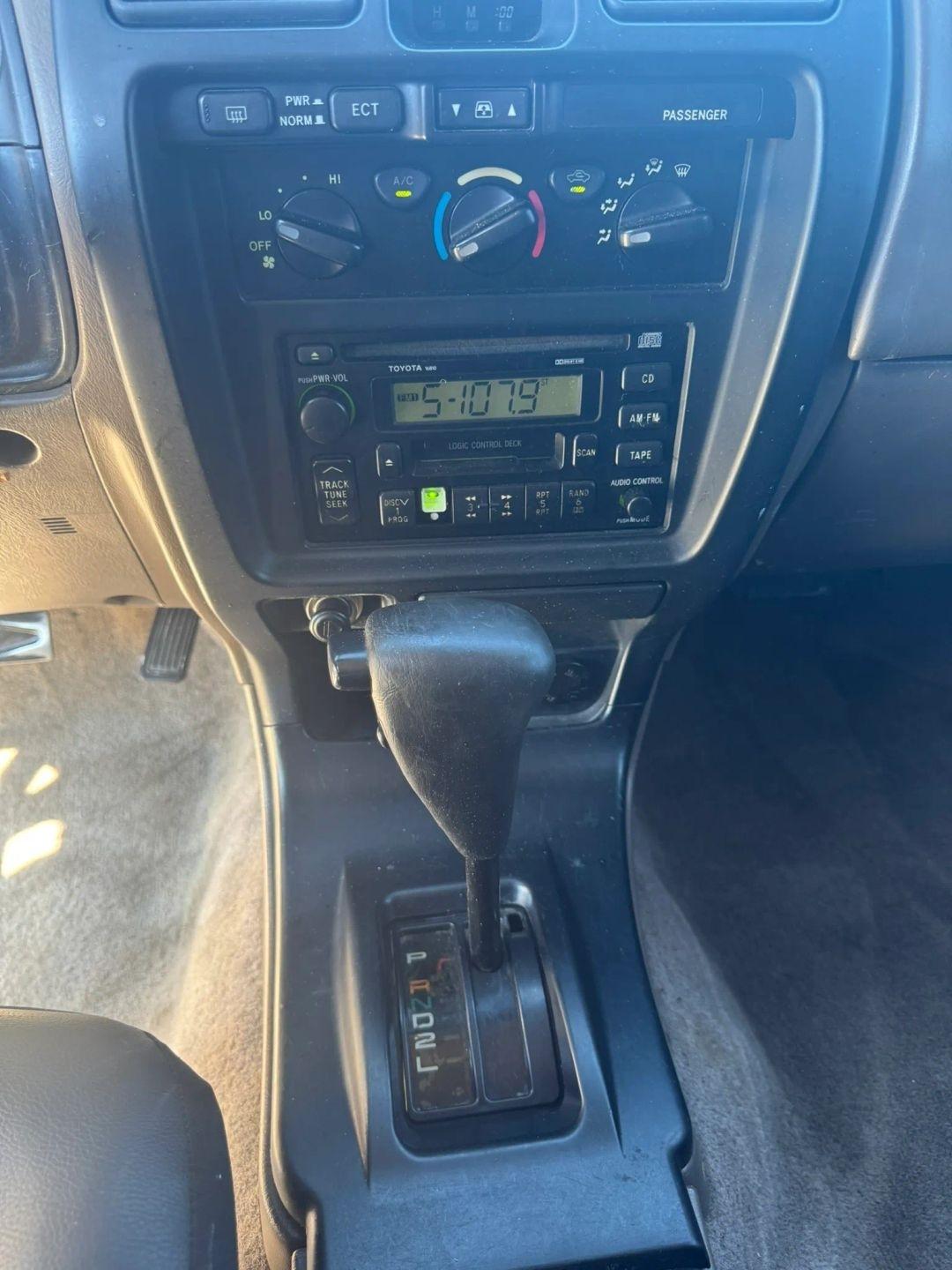 Toyota 4Runner SR5 2WD 2001