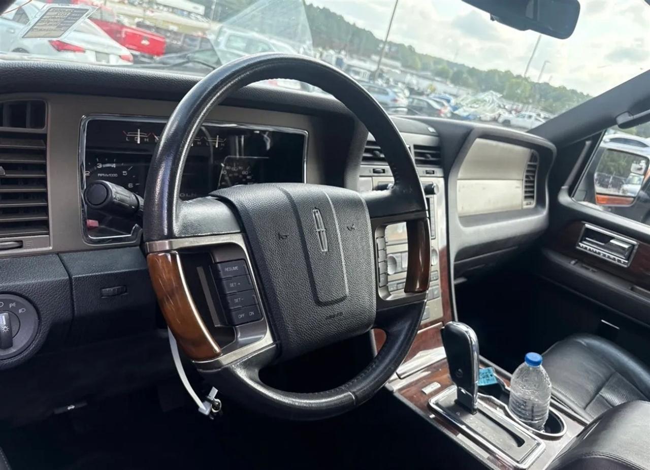 Lincoln Navigator 4WD 2012